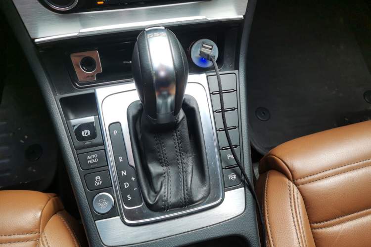 Used Volkswagen FAW-Volkswagen CC 2012 2.0 TSI Ultimate Edition Gear Lever