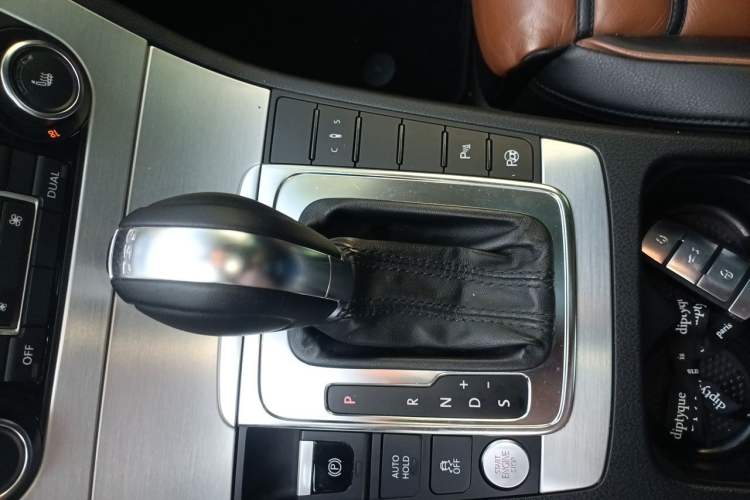 Used Volkswagen FAW-Volkswagen CC 2012 3.0 FSI V6 Gear Lever