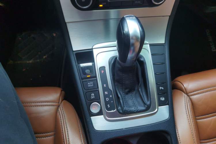 Used Volkswagen FAW-Volkswagen CC 2012 2.0 TSI Ultimate Edition Gear Lever