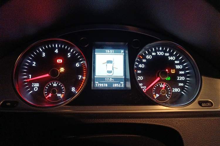 Used Volkswagen FAW-Volkswagen CC 2012 2.0 TSI Luxury Model Instrument Cluster