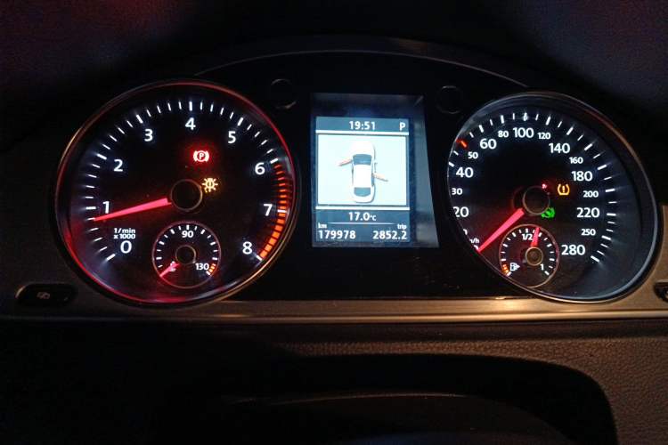 Used Volkswagen FAW-Volkswagen CC 2012 2.0 TSI Luxury Model Odometer Close Up