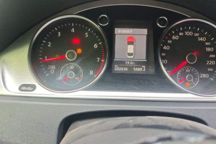 Used Volkswagen FAW-Volkswagen CC 2012 2.0 TSI Ultimate Edition Odometer Close Up