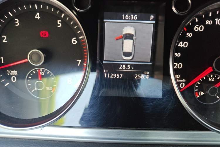 Used Volkswagen FAW-Volkswagen CC 2012 1.8TSI Luxury Model Odometer Close Up