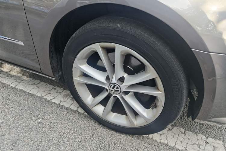Used Volkswagen FAW-Volkswagen CC 2012 3.0 FSI V6 Right Front Wheel Hub