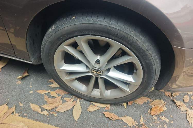 Used Volkswagen FAW-Volkswagen CC 2012 1.8TSI Luxury Model Right Front Wheel Hub