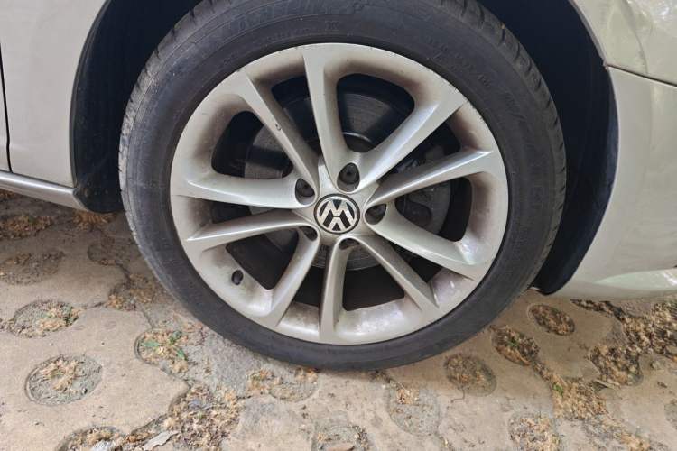 Used Volkswagen FAW-Volkswagen CC 2012 1.8TSI Luxury Model Right Front Wheel Hub