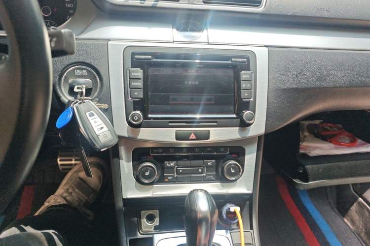 Used Volkswagen FAW-Volkswagen CC 2012 2.0 TSI Luxury Model Audio And AC Panel