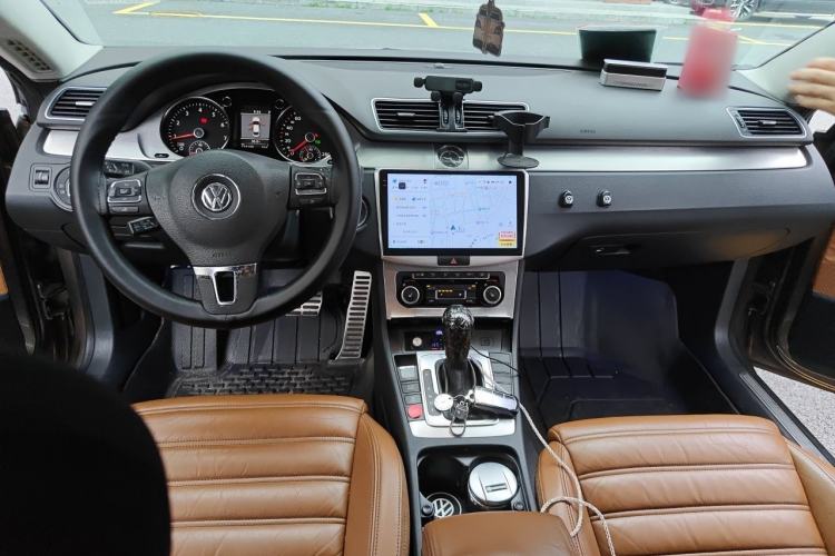 Used Volkswagen FAW-Volkswagen CC 2012 2.0 TSI Luxury Model Center Console