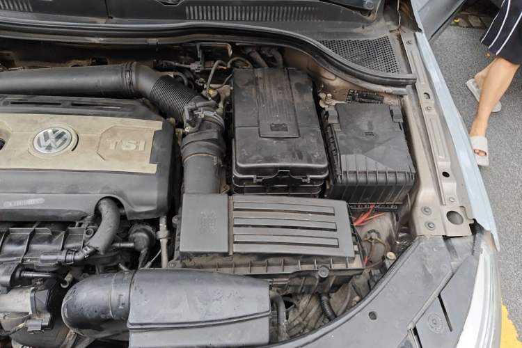 Used Volkswagen FAW-Volkswagen CC 2012 2.0 TSI Luxury Model Engine Bay Left