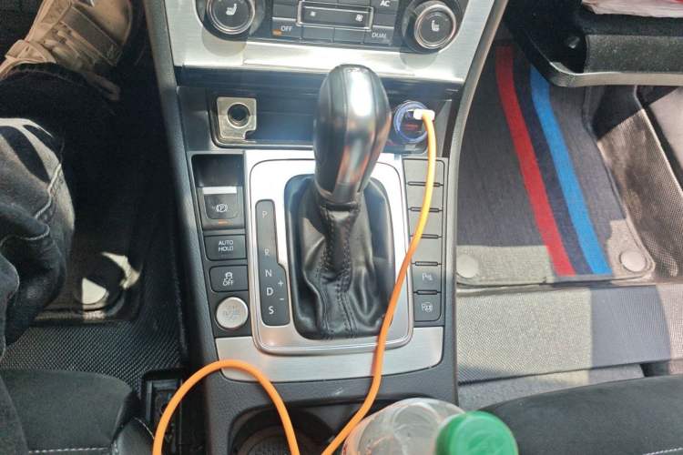 Used Volkswagen FAW-Volkswagen CC 2012 2.0 TSI Luxury Model Gear Lever