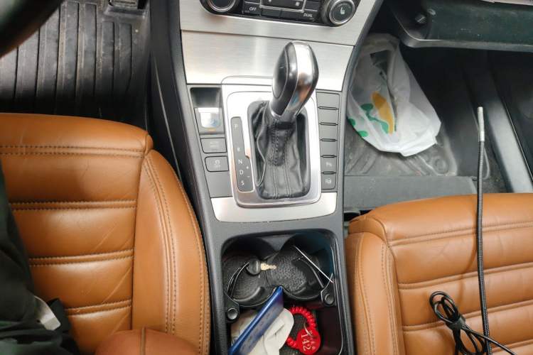 Used Volkswagen FAW-Volkswagen CC 2012 1.8TSI Elite Edition Gear Lever