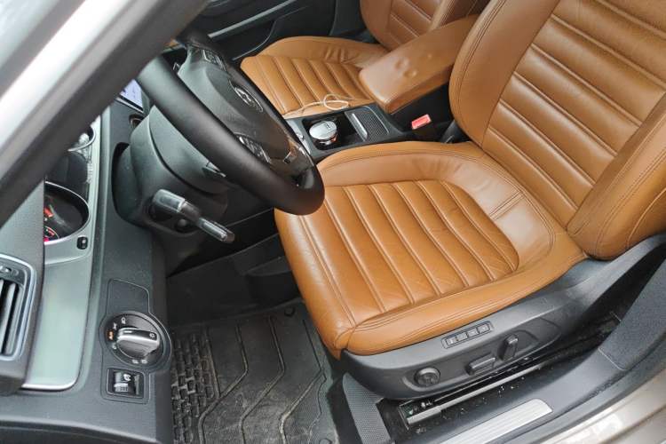 Used Volkswagen FAW-Volkswagen CC 2012 2.0 TSI Luxury Model Left Front Seat