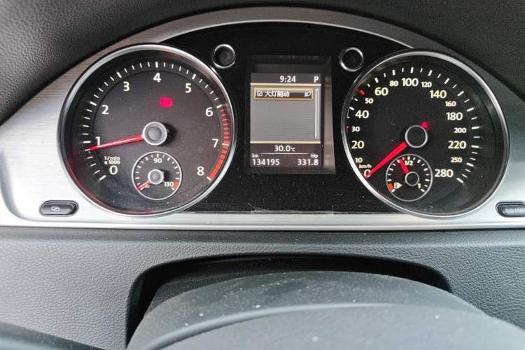 Used Volkswagen FAW-Volkswagen CC 2012 2.0 TSI Luxury Model Odometer Close Up