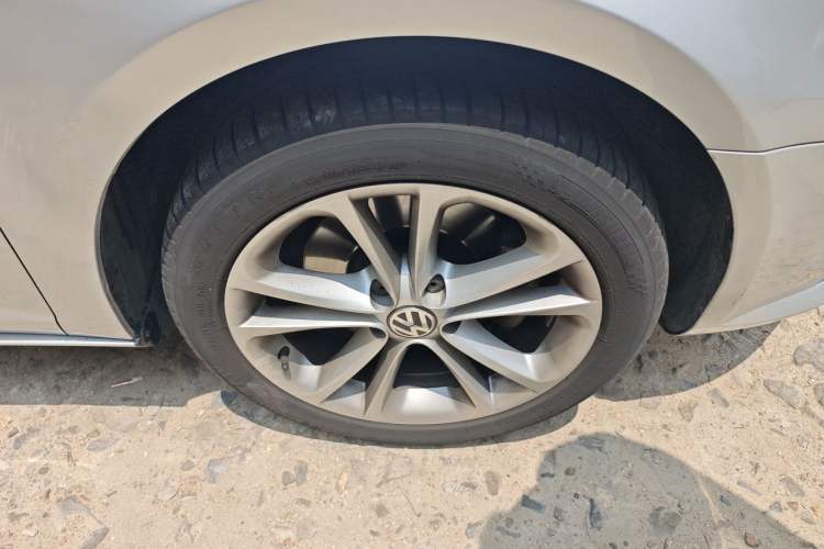Used Volkswagen FAW-Volkswagen CC 2012 2.0 TSI Luxury Model Right Front Wheel Hub