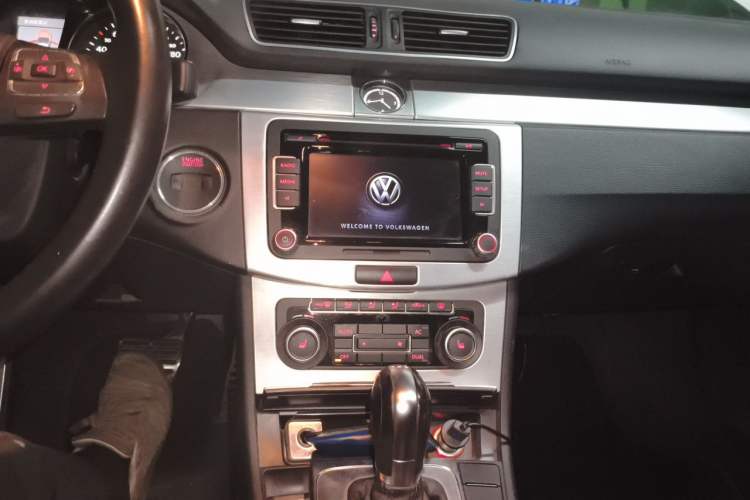 Used Volkswagen FAW-Volkswagen CC 2012 2.0 TSI Luxury Model Audio And AC Panel