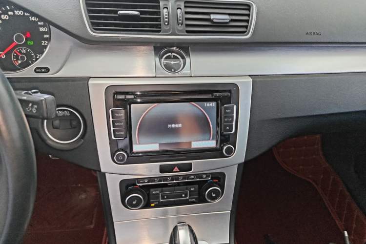 Used Volkswagen FAW-Volkswagen CC 2012 1.8TSI Luxury Model Audio And AC Panel