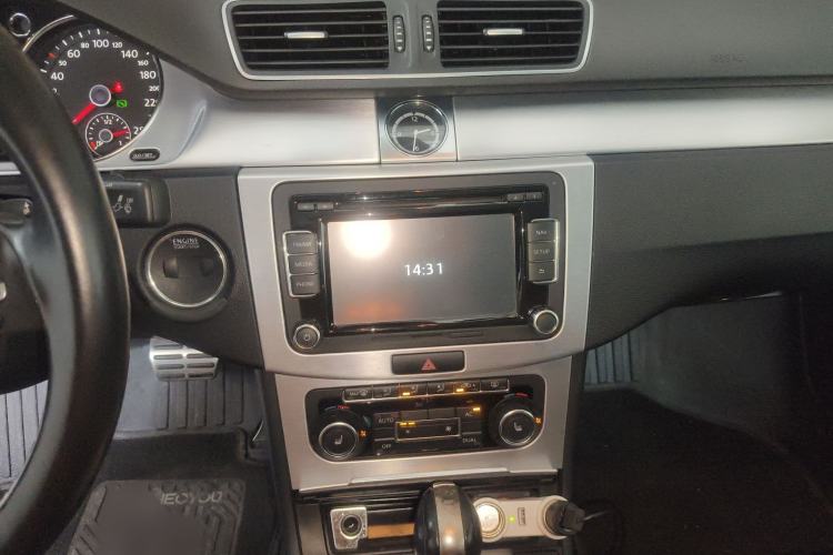 Used Volkswagen FAW-Volkswagen CC 2012 1.8TSI Luxury Model Audio And AC Panel