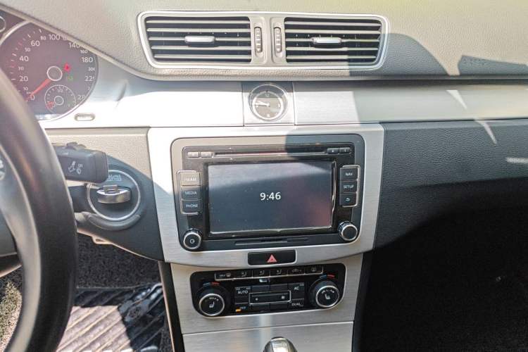 Used Volkswagen FAW-Volkswagen CC 2012 1.8TSI Luxury Model Audio And AC Panel