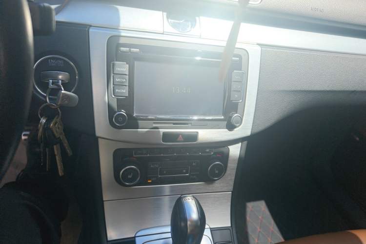 Used Volkswagen FAW-Volkswagen CC 2012 1.8TSI Luxury Model Audio And AC Panel