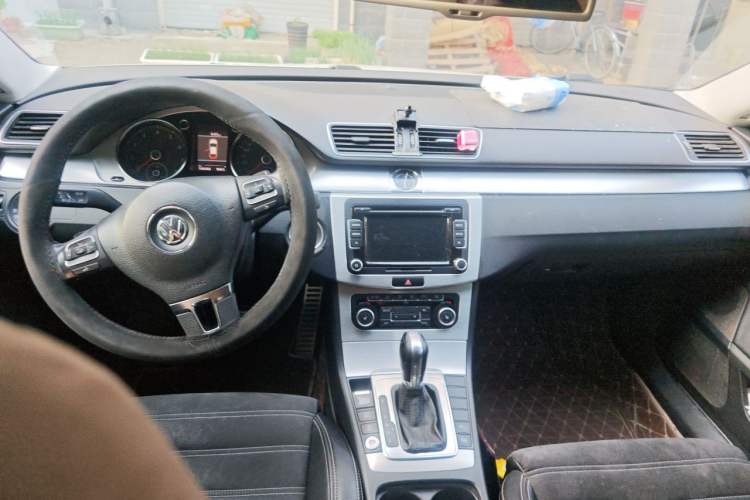 Used Volkswagen FAW-Volkswagen CC 2012 2.0 TSI Luxury Model Center Console