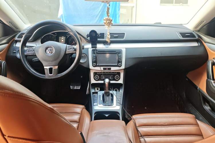 Used Volkswagen FAW-Volkswagen CC 2012 1.8TSI Luxury Model Center Console