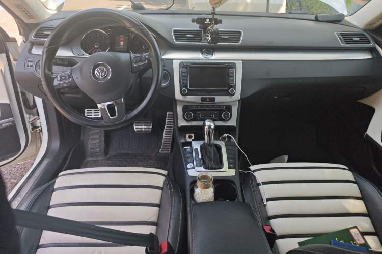 Used Volkswagen FAW-Volkswagen CC 2012 3.0 FSI V6 Center Console