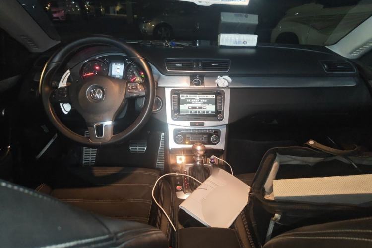 Used Volkswagen FAW-Volkswagen CC 2012 2.0 TSI Ultimate Edition Center Console
