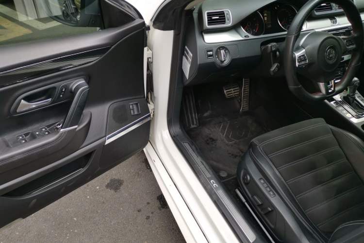 Used Volkswagen FAW-Volkswagen CC 2012 2.0 TSI Luxury Model Driver Seat