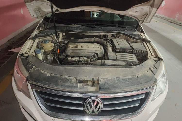 Used Volkswagen FAW-Volkswagen CC 2012 1.8TSI Luxury Model Engine Bay