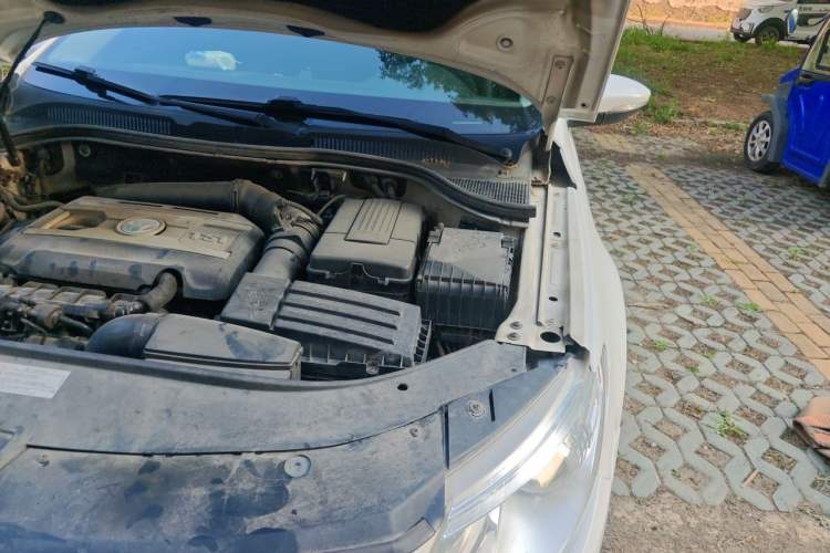Used Volkswagen FAW-Volkswagen CC 2012 2.0 TSI Luxury Model Engine Bay Left