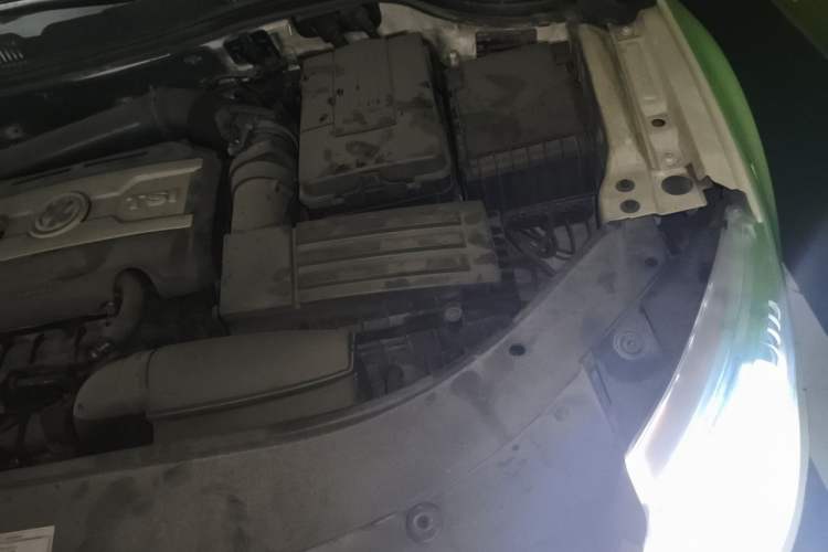 Used Volkswagen FAW-Volkswagen CC 2012 2.0 TSI Luxury Model Engine Bay Left