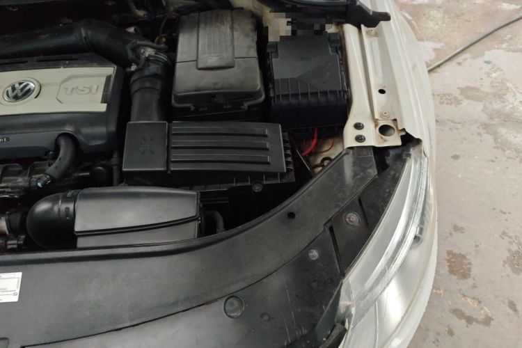 Used Volkswagen FAW-Volkswagen CC 2012 2.0 TSI Luxury Model Engine Bay Left
