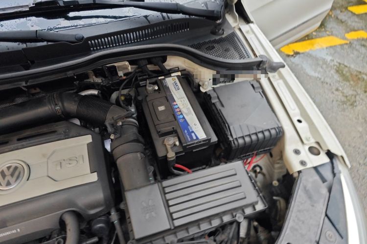 Used Volkswagen FAW-Volkswagen CC 2012 1.8TSI Luxury Model Engine Bay Left