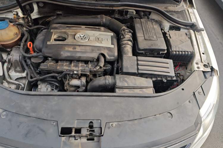 Used Volkswagen FAW-Volkswagen CC 2012 2.0 TSI Luxury Model Engine Bay Left