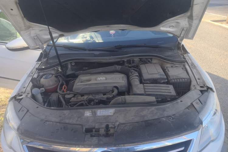 Used Volkswagen FAW-Volkswagen CC 2012 1.8TSI Luxury Model Engine Bay