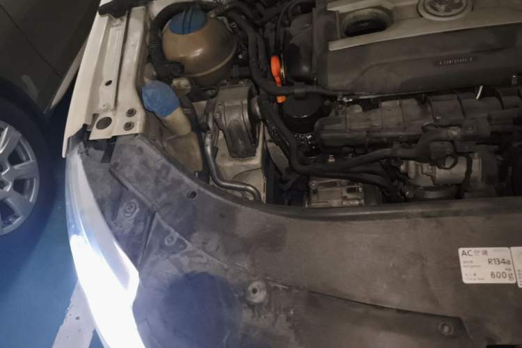 Used Volkswagen FAW-Volkswagen CC 2012 2.0 TSI Luxury Model Engine Bay Right