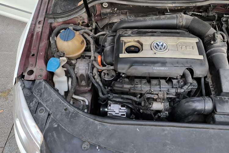 Used Volkswagen FAW-Volkswagen CC 2012 1.8TSI Prestige Model Engine Bay Right