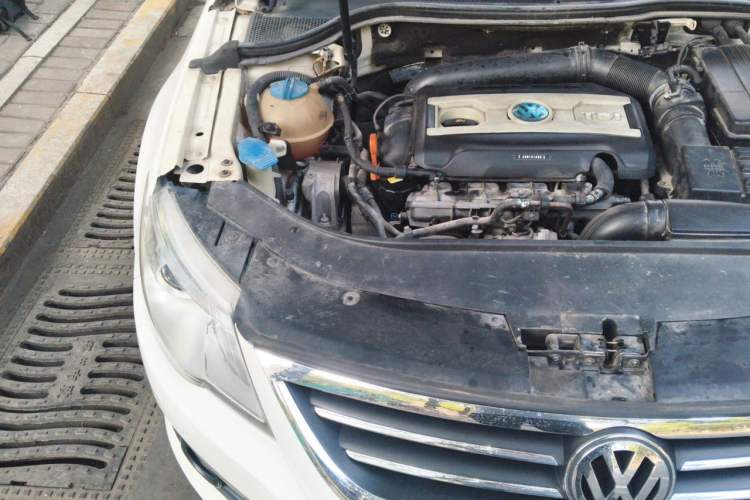 Used Volkswagen FAW-Volkswagen CC 2012 2.0 TSI Luxury Model Engine Bay Right