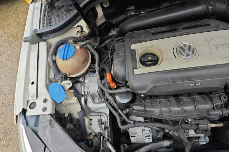Used Volkswagen FAW-Volkswagen CC 2012 1.8TSI Luxury Model Engine Bay Right