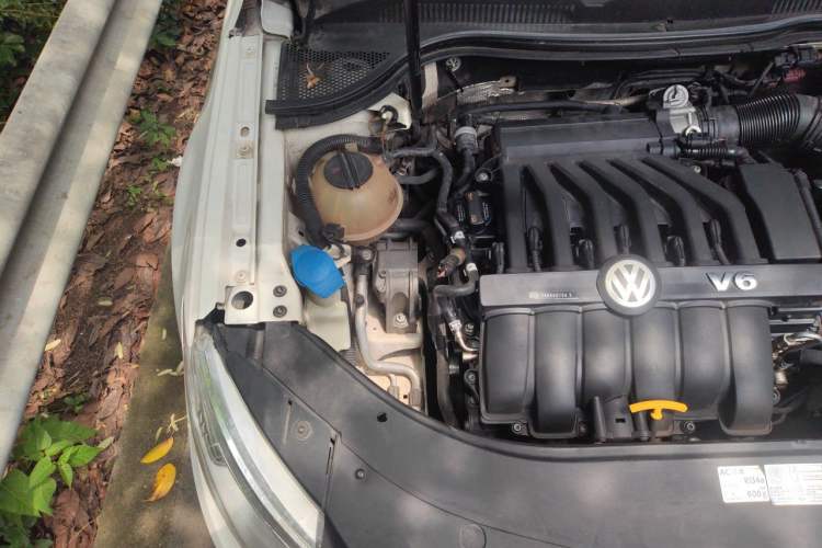 Used Volkswagen FAW-Volkswagen CC 2012 3.0 FSI V6 Engine Bay Right