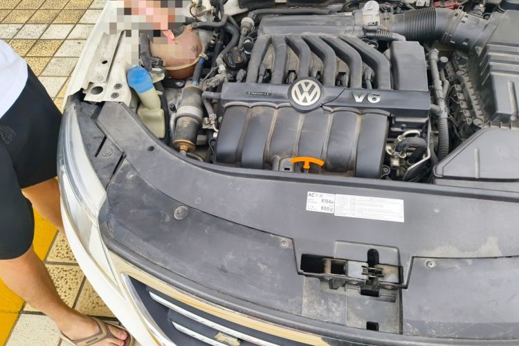 Used Volkswagen FAW-Volkswagen CC 2012 3.0 FSI V6 Engine Bay Right