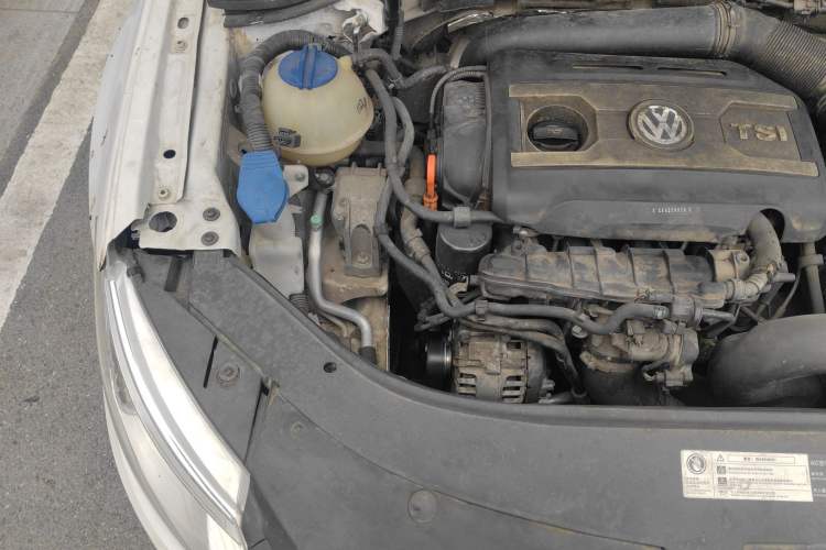 Used Volkswagen FAW-Volkswagen CC 2012 1.8TSI Luxury Model Engine Bay Right