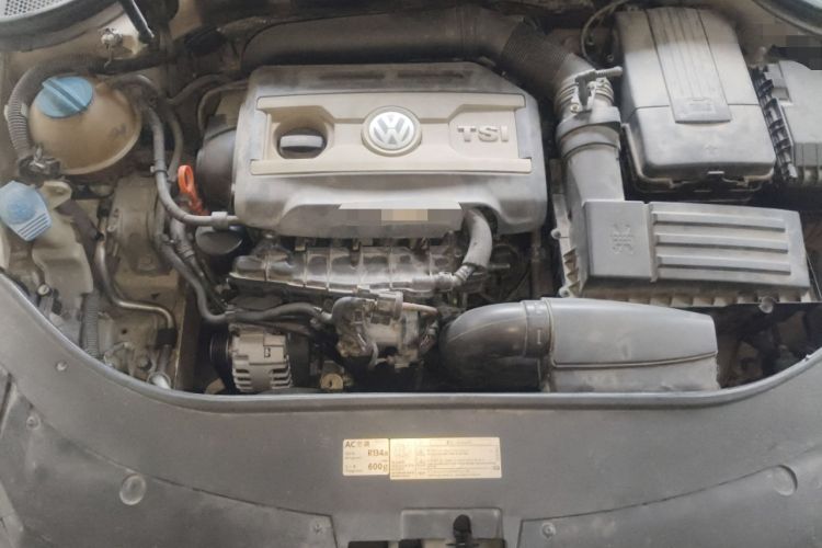 Used Volkswagen FAW-Volkswagen CC 2012 1.8TSI Luxury Model Engine Bay