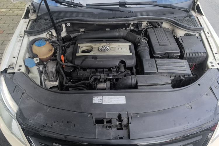 Used Volkswagen FAW-Volkswagen CC 2012 1.8TSI Prestige Model Engine Bay
