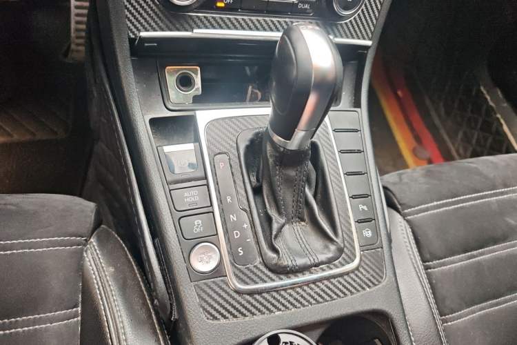 Used Volkswagen FAW-Volkswagen CC 2012 1.8TSI Luxury Model Gear Lever