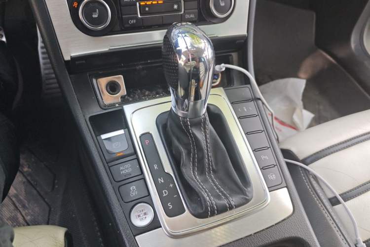 Used Volkswagen FAW-Volkswagen CC 2012 3.0 FSI V6 Gear Lever
