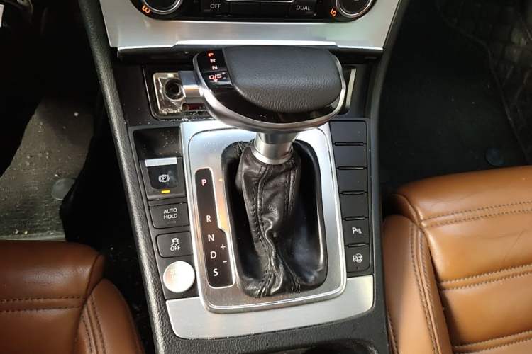 Used Volkswagen FAW-Volkswagen CC 2012 2.0 TSI Luxury Model Gear Lever