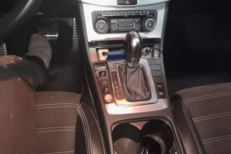 Used Volkswagen FAW-Volkswagen CC 2012 2.0 TSI Luxury Model Gear Lever
