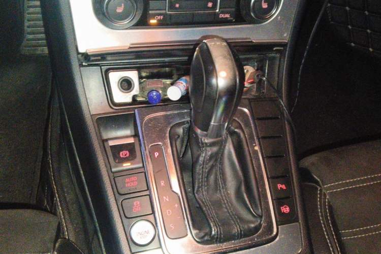 Used Volkswagen FAW-Volkswagen CC 2012 2.0 TSI Luxury Model Gear Lever