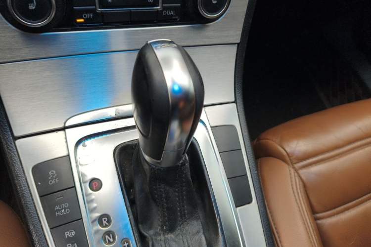 Used Volkswagen FAW-Volkswagen CC 2012 2.0 TSI Ultimate Edition Gear Lever